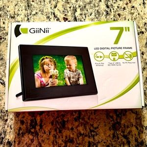 New GiiNii 7’ LED Digital Picture Frame NIB